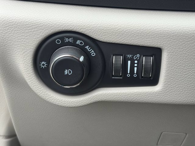Used 2024 Chrysler Pacifica Touring-L FWD image 61