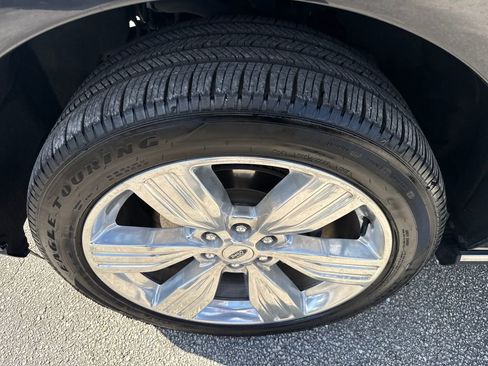 Used 2024 Ford Expedition Platinum image 13