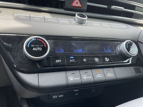 Certified 2024 Hyundai Elantra SEL FWD image 26