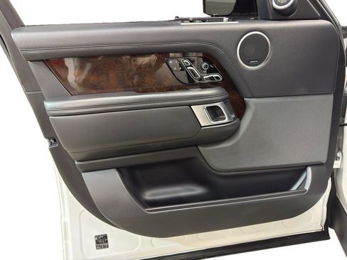 Used 2020 Land Rover Range Rover HSE image 14