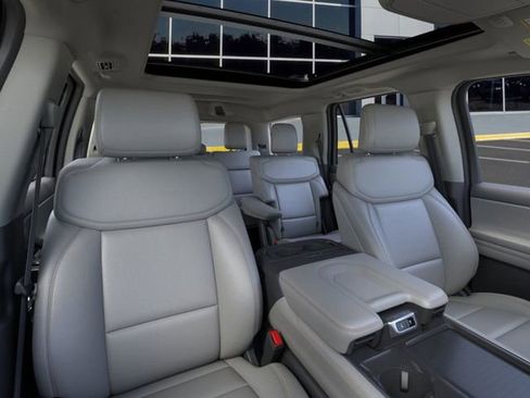 New 2025 Ford Expedition Active image 11