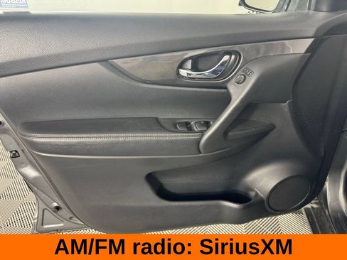 Used 2017 Nissan Rogue SV w/ SV Premium Package AWD/4WD image 11
