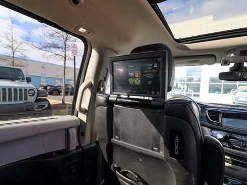 Used 2020 Chrysler Pacifica Limited w/ Tire & Wheel Group image 63