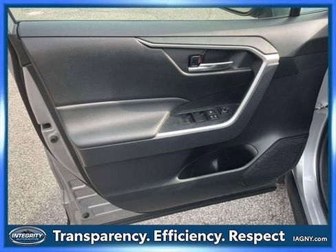 Certified 2022 Toyota RAV4 XLE w/ Carpet Mat Package (TMS) AWD/4WD image 16
