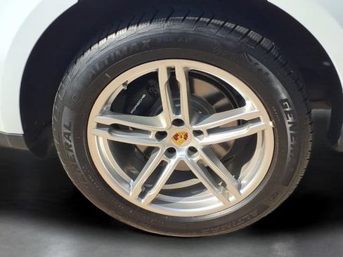 Used 2020 Porsche Macan AWD/4WD image 29