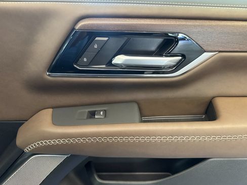 New 2026 GMC Yukon Denali Ultimate w/ LPO, Floor Liner Package AWD/4WD image 19