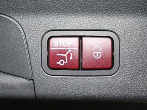 Used 2018 Mercedes-Benz GLC 300 4MATIC w/ AMG Line image 25