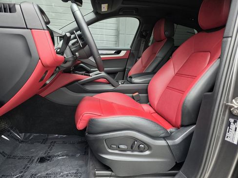Certified 2025 Porsche Cayenne Coupe AWD/4WD image 16