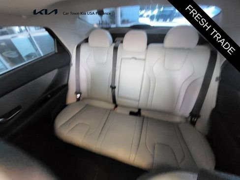 Used 2025 Hyundai Elantra Limited FWD image 12