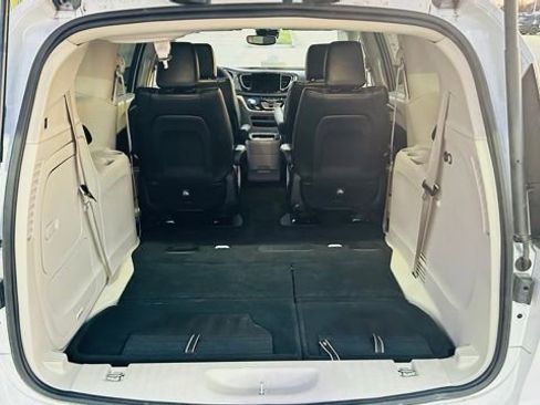 New 2023 Chrysler Pacifica Touring-L image 28