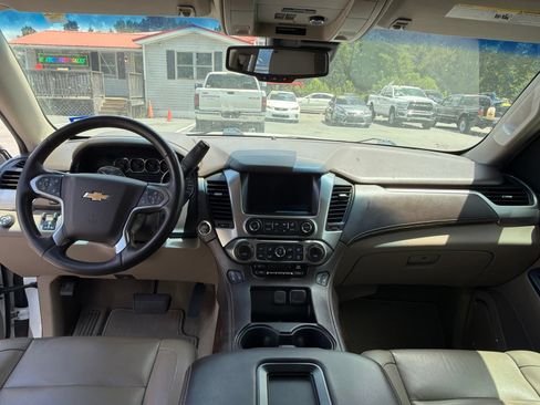 Used 2019 Chevrolet Suburban LT RWD image 11