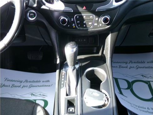 Used 2020 Chevrolet Equinox LT image 11