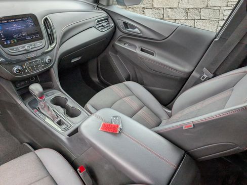 Used 2022 Chevrolet Equinox RS w/ Infotainment Package image 19