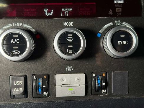 Used 2013 Toyota Sequoia Platinum AWD/4WD image 43