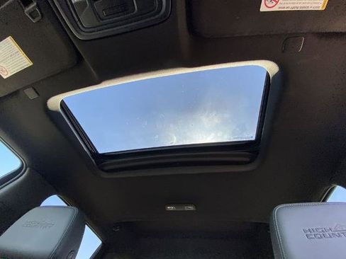 Used 2022 Chevrolet Silverado 2500 High Country w/ Z71 Off-Road Package image 14