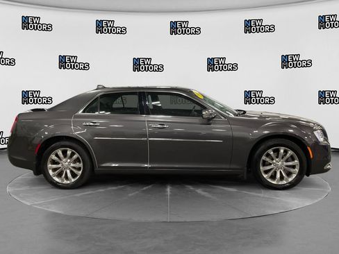 Used 2017 Chrysler 300 C w/ Safetytec Plus Group AWD/4WD image 6