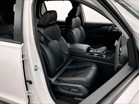 Used 2024 Honda Pilot TrailSport image 8