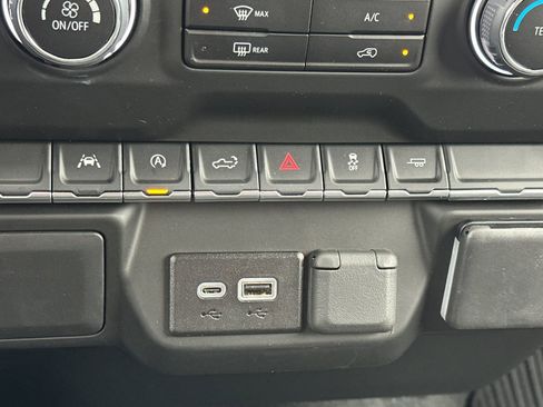 Used 2025 Chevrolet Silverado 1500 Custom image 31