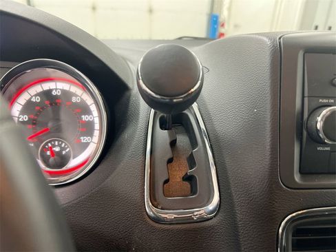 Used 2016 Dodge Grand Caravan SXT w/ Rear Park Assist Package image 16