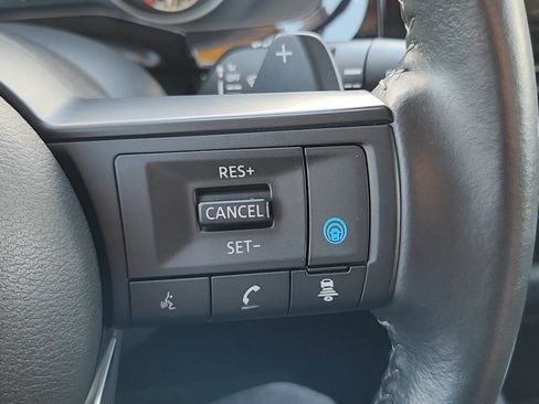 Used 2025 Nissan Pathfinder SV AWD/4WD image 13