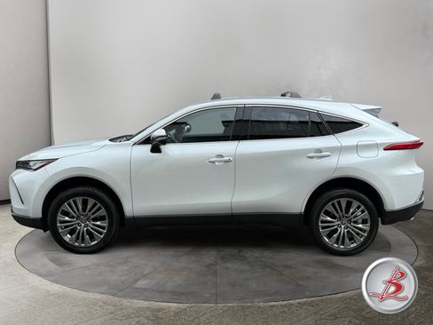 Used 2023 Toyota Venza XLE AWD/4WD image 4