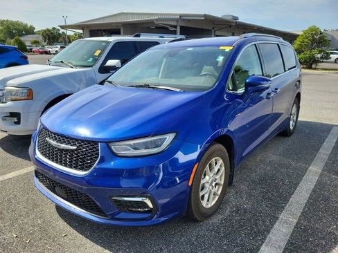 Used 2021 Chrysler Pacifica Touring-L w/ Premium & Safety Sphere Group FWD image 8