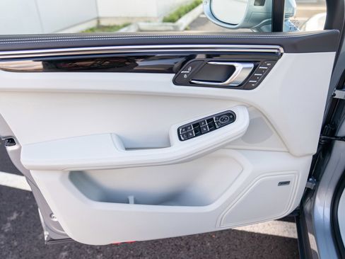 New 2026 Porsche Macan S image 10