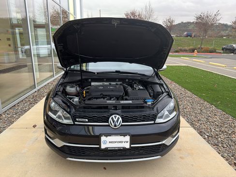 Used 2017 Volkswagen Golf Alltrack SEL image 13
