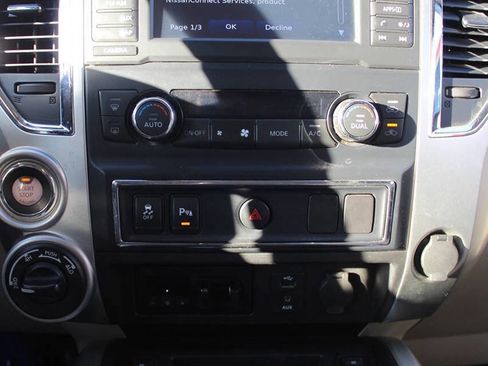 Used 2016 Nissan Titan SL image 11