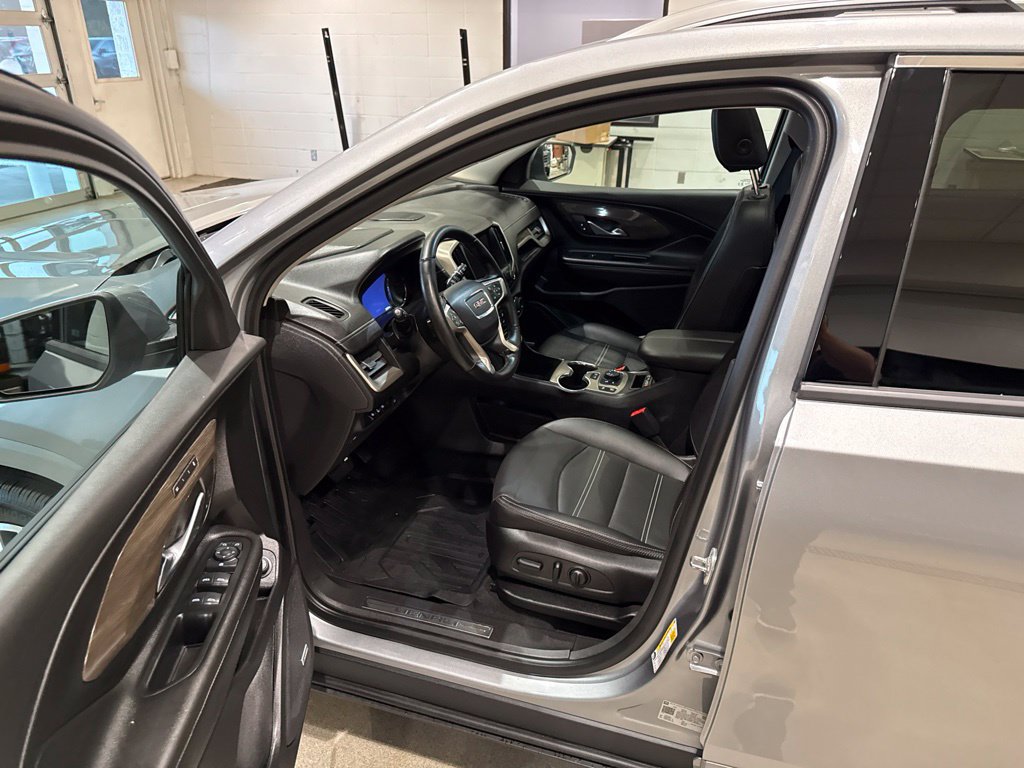 Used 2024 GMC Terrain Denali w/ Denali Premium Package AWD/4WD image 24