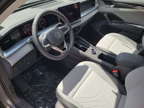 New 2026 Volkswagen Tiguan SE FWD image 7