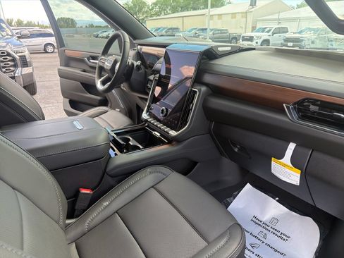 New 2026 GMC Yukon XL Denali w/ Sun & Power Step Package AWD/4WD image 26