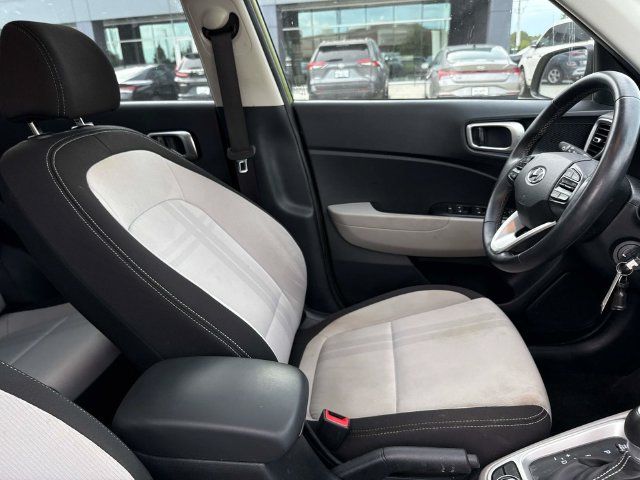 Used 2022 Hyundai Venue SEL FWD image 13