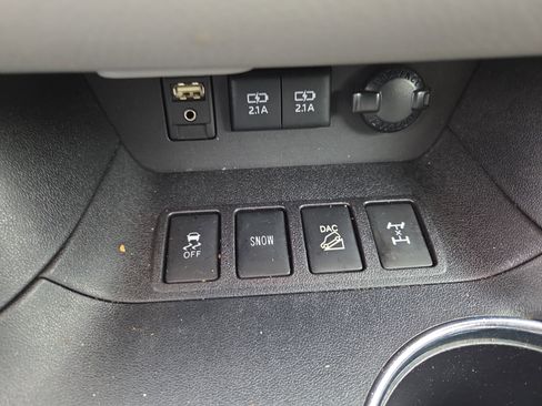 Used 2017 Toyota Highlander Limited AWD/4WD image 24