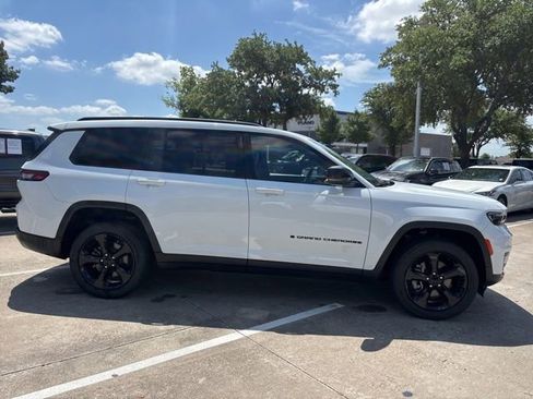 Certified 2023 Jeep Grand Cherokee L Laredo AWD/4WD image 4