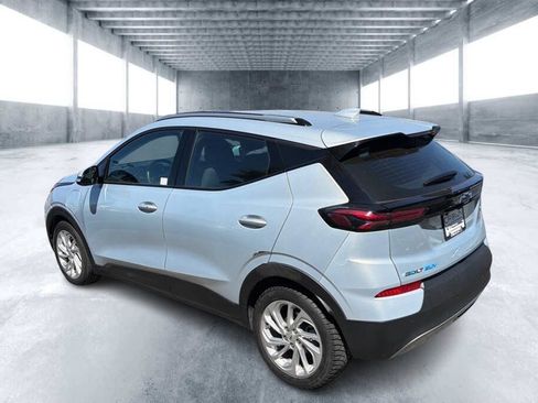 Used 2023 Chevrolet Bolt EUV LT w/ Driver Confidence Package FWD image 4