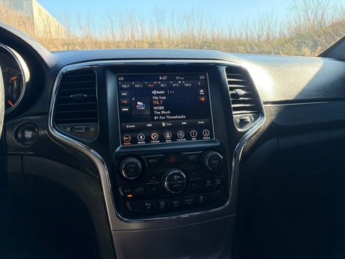 Used 2018 Jeep Grand Cherokee Altitude image 25