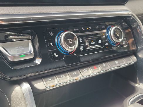 Used 2024 GMC Sierra 1500 Denali w/ Technology Package image 32