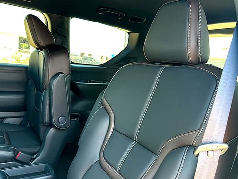New 2026 Nissan Armada SL w/ Captain's Chari Seat Package AWD/4WD image 16