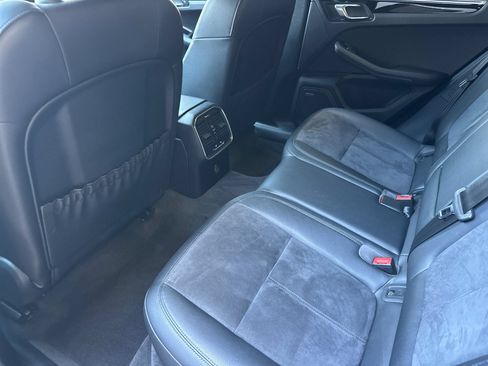Used 2019 Porsche Macan AWD/4WD image 15