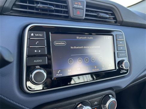 Used 2023 Nissan Versa SV image 12