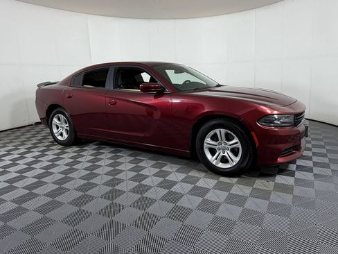 Used 2018 Dodge Charger SXT image 1