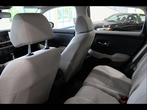 Certified 2023 Honda HR-V LX image 16