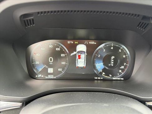 Used 2018 Volvo XC60 T5 Momentum w/ Convenience Package image 16