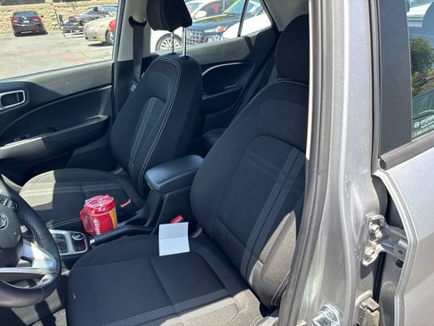 Certified 2025 Hyundai Venue SEL FWD image 6