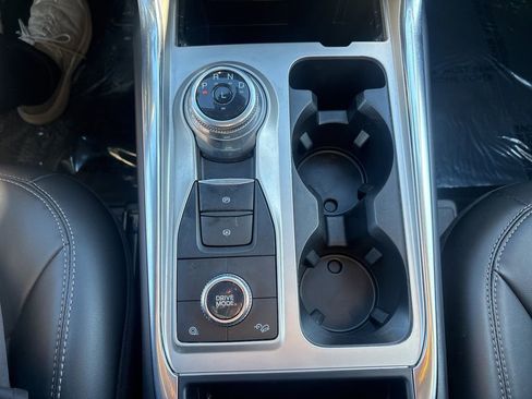 Used 2022 Ford Explorer XLT w/ Equipment Group 202A image 30