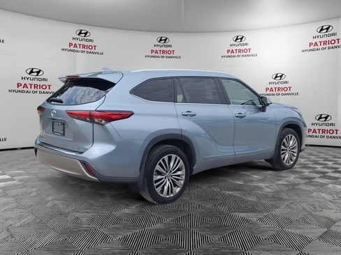 Used 2021 Toyota Highlander Platinum AWD/4WD image 3
