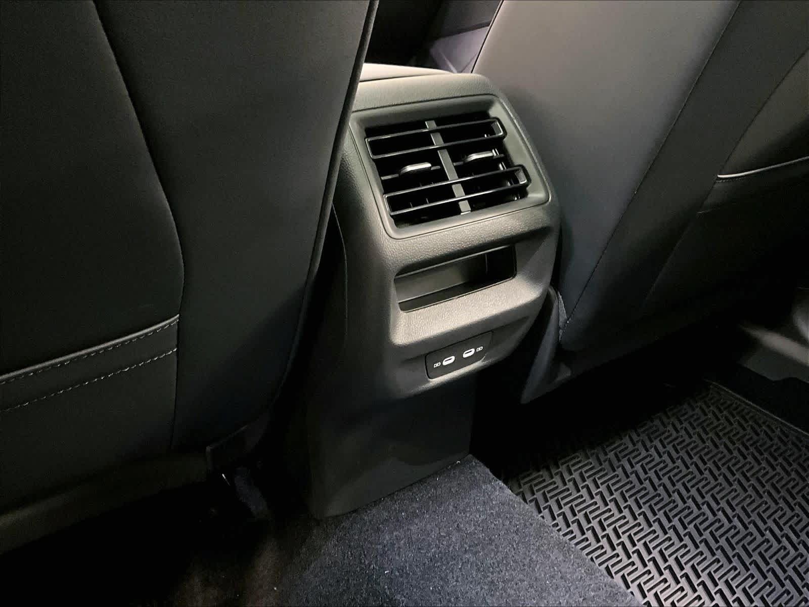 New 2026 Volkswagen Tiguan SE AWD/4WD image 16