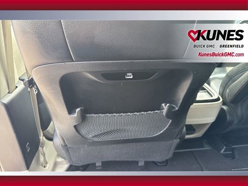Used 2018 Chrysler Pacifica Touring-L FWD image 42