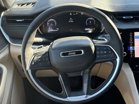 New 2026 Jeep Grand Cherokee Limited w/ Luxury Tech Group II image 30